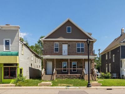 2050 W Broadway Ave