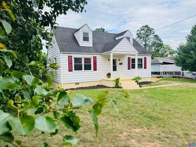 1607 Skymont Cres