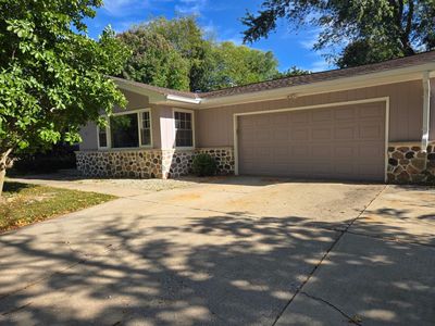 917 East Roberta AVENUE