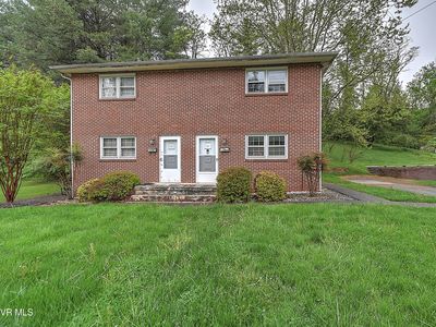 126-128 Sycamore Dr