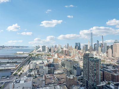 635 W 42nd St APT 40D