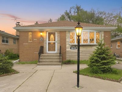 Property at 8642 Gross Point Rd, Skokie, IL