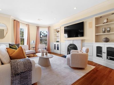 28 Rutland Sq APT 3
