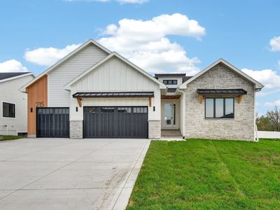 215 NW Woodmoor Dr