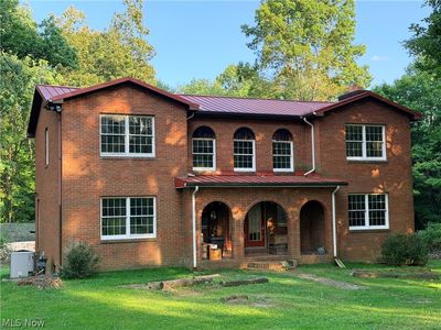 218 Meadowood Dr