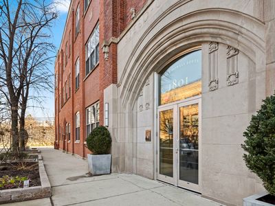 1801 W Larchmont Ave APT 404