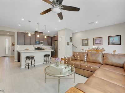 9291 Desert Pearl Ave