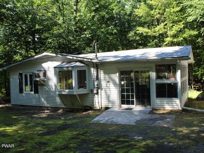 Property at 102 Redstart Ct, Hawley, PA