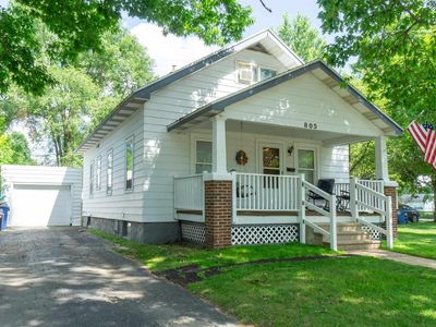 805 N 8TH AVENUE