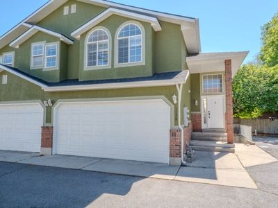 1138 E Elgin Ave