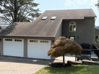 1421 Summit Place