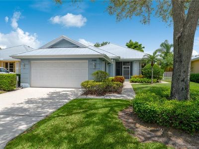 2102 SW Mayflower Dr