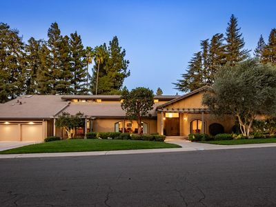 7108 Hillcrest Dr