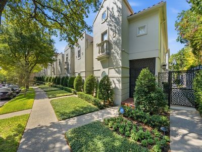 Property at 3707 Gilbert Ave APT 17, Dallas, TX