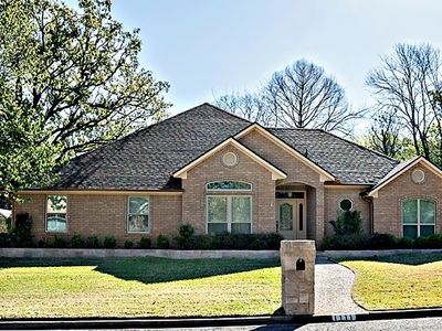 1111 Lonnie Dr