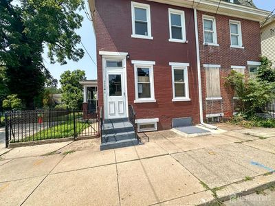 438 Lawrence St