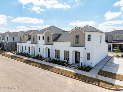 805 Broyles St #105