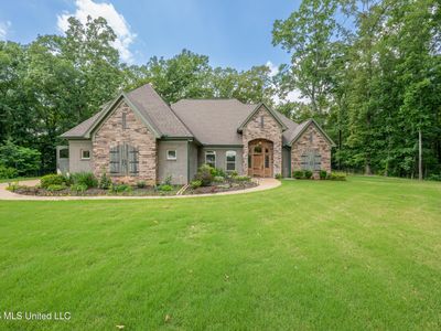 568 Woodford Cv W