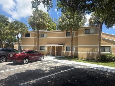 203 Palm Cir E