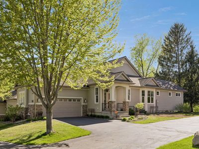 7660 Woodview Ct