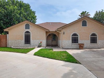 2218 Royal Park Dr