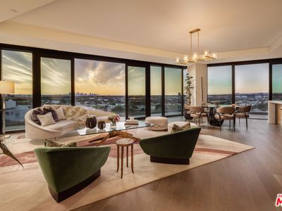 8420 W Sunset Blvd #801
