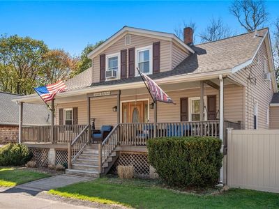 16 Elizabeth Ave