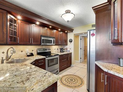 105 Lake Emerald Dr UNIT 410