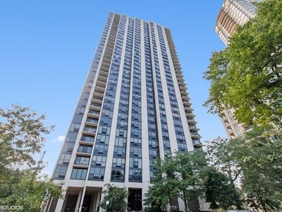 2500 N Lakeview Ave APT 903
