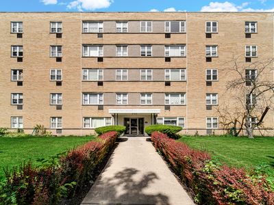 6160 N Damen Ave APT 209