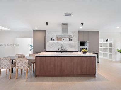 1320 Alhambra Cir