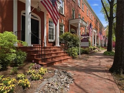 316 College Pl