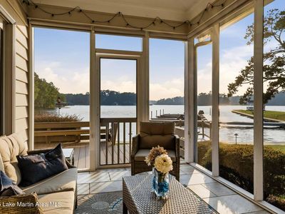 54 Shoreline Ct