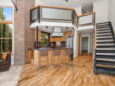 1140 Capitol St #201