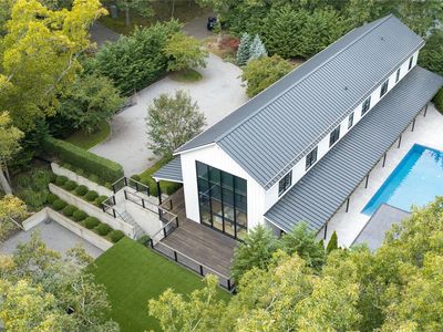 2 Bayview Avenue