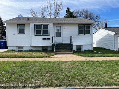 329 6th St W