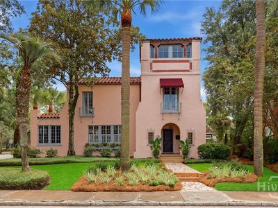 739 E 45th Street