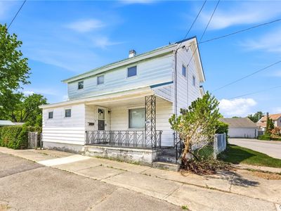 200 E North St