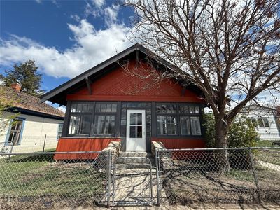 215 2nd St
