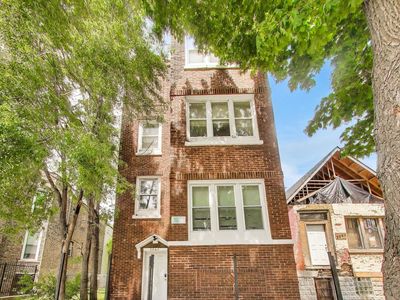 3046 W Polk St