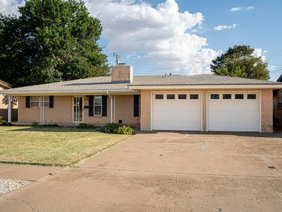 Property at 819 Cedar St, Floydada, TX