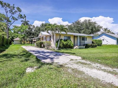 5211 Maple Ln