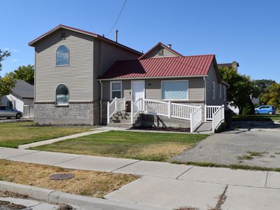 112 S Main St W