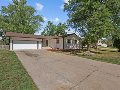 695 Iona Ln
