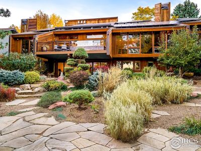 3746 Wonderland Hill Ave