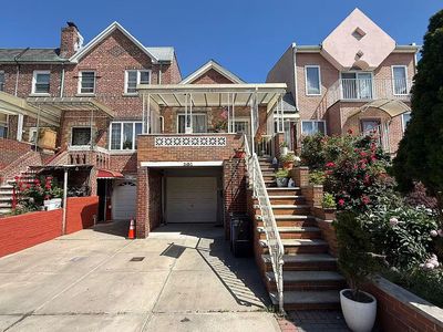 301 Bay 20 St