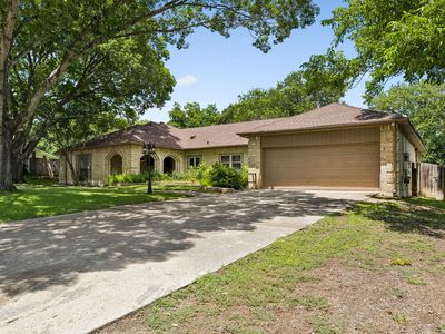 8706 Golden View