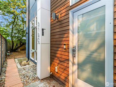 319 C Malden Avenue E