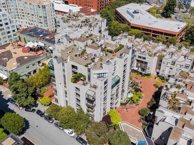 150 Lombard St APT 304