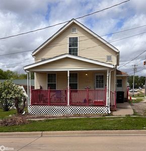 Property at 305 W Clay St, Mount Pleasant, IA